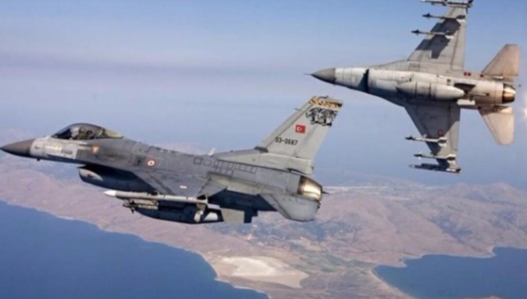 «Μπαράζ» παραβάσεων και παραβιάσεων σε όλο το Αιγαίο από 11 τουρκικά αεροσκάφη – Τα δύο οπλισμένα