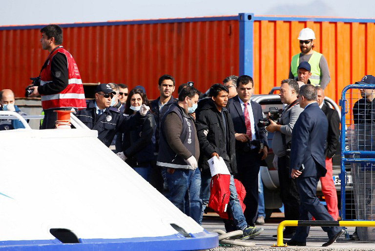 Πρώτη ημέρα εφαρμογής της συμφωνίας ΕΕ- Τουρκίας: Έφυγαν 202 – ήρθαν 339 νέοι λαθρομετανάστες και πρόσφυγες (φωτό & βίντεο)