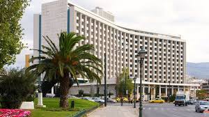 Κλούβες και ΜΑΤ στο Hilton μετά από αίτημα της Λαγκάρντ για ασφάλεια της ομάδας του ΔΝΤ (φωτό)