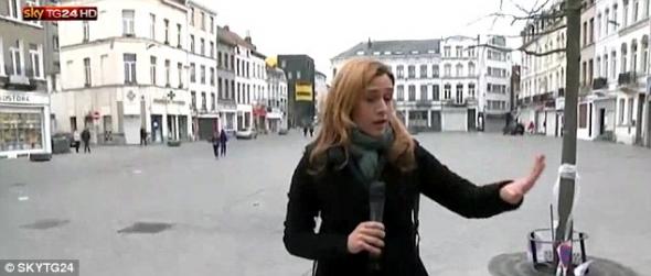 Βρυξέλλες: Ρεπόρτερ και καμεραμάν θύματα παρενόχλησης on camera [βίντεο]
