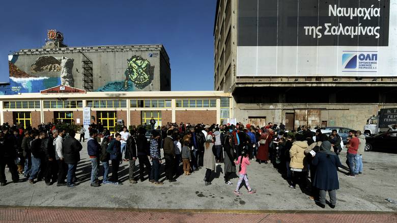 Λιμενικοί: «Να παρέμβει ο εισαγγελέας για το φυλλάδιο που μοιράστηκε σε πρόσφυγες στον Πειραιά»