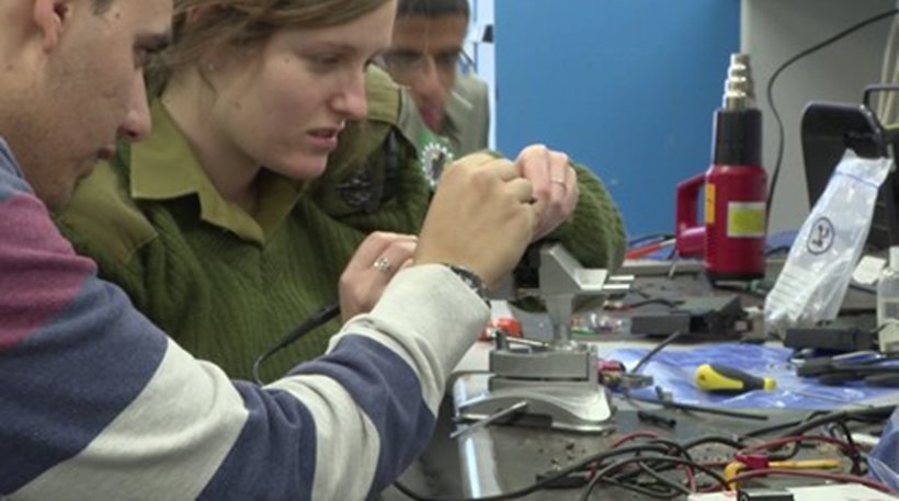 Ο στρατός στο Ισραήλ αξιοποιεί αυτιστικούς σε θέσεις-κλειδιά (φωτό)