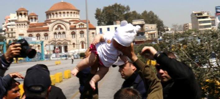 Τί είπε ο Αφγανός που πήγε να πετάξει το μωρό σε άνδρα του λιμενικού