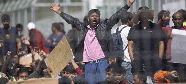 Ξεσηκώθηκαν οι πρόσφυγες-λάθρο στο hotspot της Λέσβου: «Θα αυτοκτονήσουμε όλοι αν μας απελάσουν»