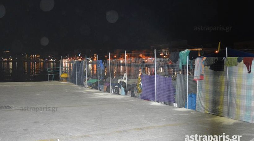 Χίος: Χωρισμένη στα δύο η αποβάθρα για πρόσφυγες-πλοία και στη μέση συρματόπλεγμα