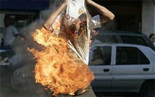 Λαθρομετανάστης αποπειράθηκε να αυτοπυρποληθεί στο κέντρο της Αθήνας