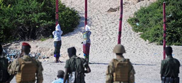 Σομαλοί σκότωσαν εν ψυχρώ δυο τρομοκράτες (σκληρό βίντεο)