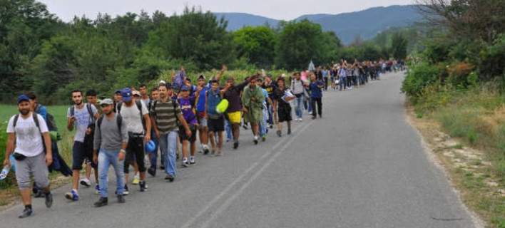 Ποιοι είναι οι «αλληλέγγυοι» που ξεσηκώνουν τους πρόσφυγες-λάθρο στην Ειδομένη (vid)
