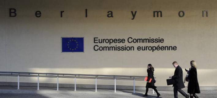 Κομισιόν για τα χθεσινά επεισόδια στην Ειδομένη: «Οι πρόσφυγες πρέπει να πάνε σε καταυλισμούς»