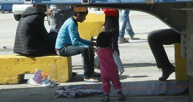 Πάνω από 500 πρόσφυγες-λάθρο μεταφέρθηκαν στον Σκαραμαγκά