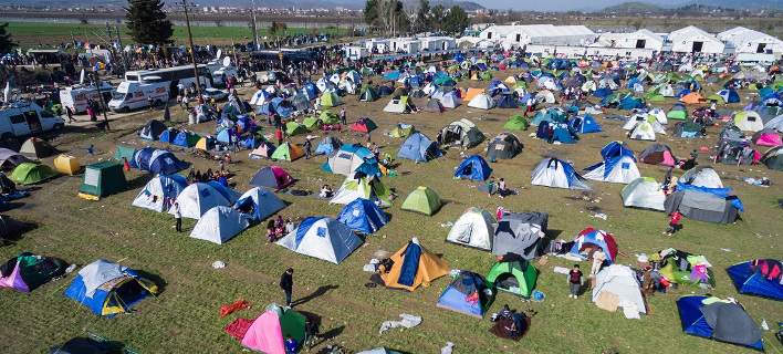 Μαρτυρία ανθρώπου που ζει στην Ειδομένη: «Είναι πάνω από 25.000 οι πρόσφυγες-λάθρο»