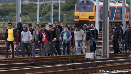 Κρυφή κάμερα «πιάνει» λαθρομετανάστες στα βρετανικά σύνορα (βίντεο)