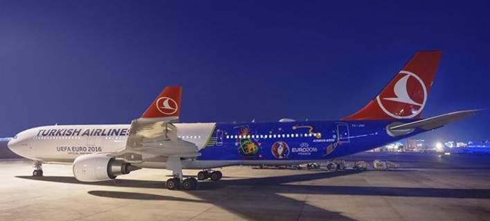 Πέταξε το πρώτο Airbus της Turkish Airlines στα χρώματα του EURO 2016 (φωτό)