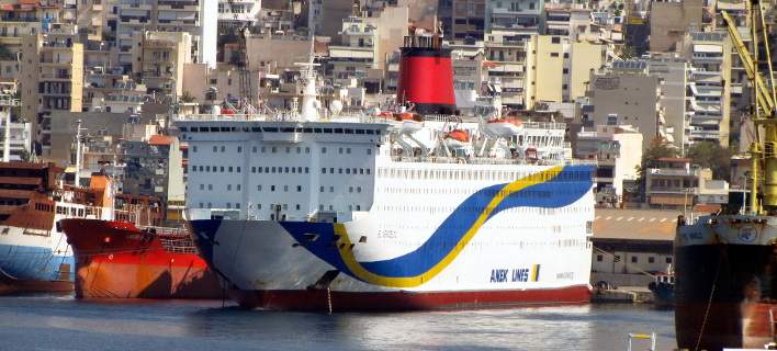 Στο πλοίο «Ελ.Βενιζέλος» που μεταφέρονται πρόσφυγες-λάθρο θα φάνε και θα κοιμηθούν οι αστυνομικοί στην Λέσβο