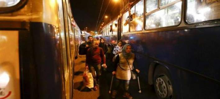 Μεταφορά 207 προσφύγων από τα Ιωάννινα στο Βόλο
