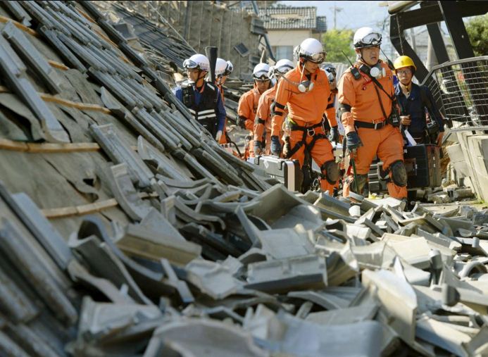 Εννέα νεκροί και εκατοντάδες τραυματίες από τον σεισμό των 6,2 Ρίχτερ στην Ιαπωνία (βίντεο)