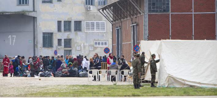 Θεσσαλονίκη: Επικίνδυνες για την υγεία των προσφύγων οι συνθήκες στην αποθήκη του ΟΛΘ