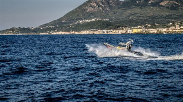 Εκτακτο: Σκάφος προσέκρουσε σε ύφαλο ανοικτά της Λέσβου και βυθίζεται