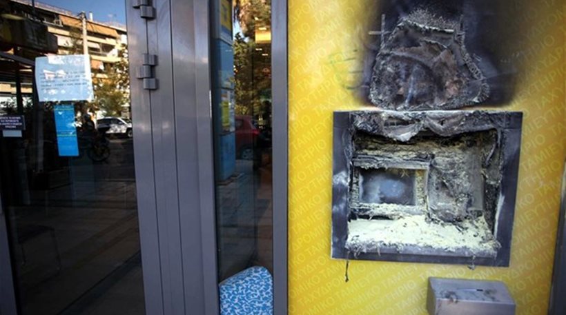 Άγνωστοι έκαψαν ΑΤΜ στην οδό Στουρνάρη