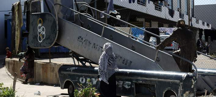 Για… Rockwave Festival οι μετανάστες: Έφυγαν 200 άτομα από το Ελληνικό για τη Μαλακάσα