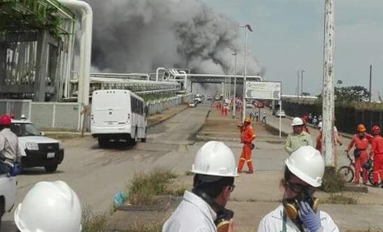 Τρεις νεκροί και δεκάδες τραυματίες από έκρηξη σε διυλιστήριο στο Μεξικό (βίντεο)