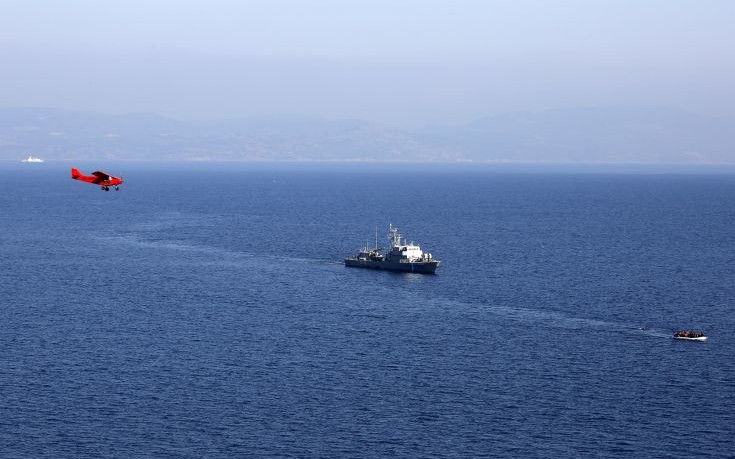 Σάμος: Σκάφος της Frontex διέσωσε 17 πρόσφυγες