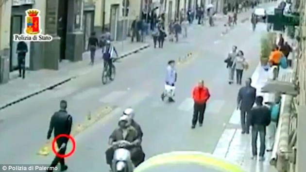 Ιταλία: «Πόλεμος» μαφίας – λαθρομεταναστών [βίντεο]