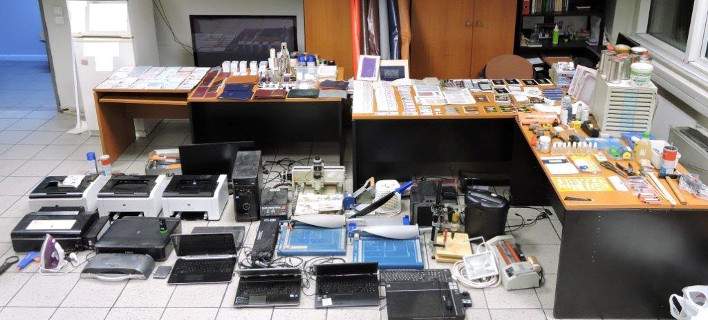 Σύλληψη 2 Ιρανών για εργαστήριο πλαστών διαβατηρίων και ταυτοτήτων στην Αθήνα