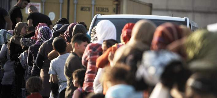 Στον Πειραιά παραμένουν 3.280 πρόσφυγες και λάθρο