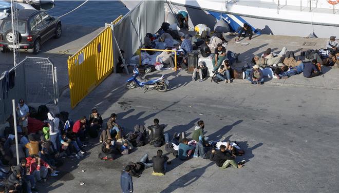 Άδειασε από πρόσφυγες και μετανάστες η πύλη Ε2 στο λιμάνι του Πειραιά (φωτό)