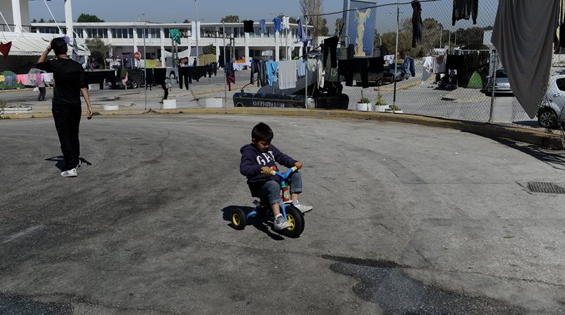 Times: «Παιδιά κακοποιούνται σεξουαλικά στην φαβέλα του Ελληνικού»