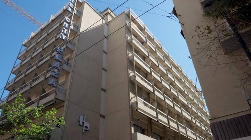 Aλίκη Παπαχελά, η ιδιοκτήτρια του City Plaza καταγγέλει: «Έχουν βάλει 300 παιδάκια σαν ασπίδα» (φωτό)