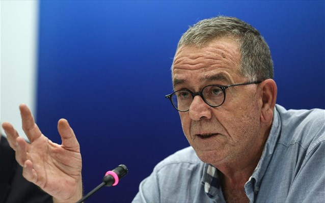 Λέσβος: Πρόσφυγες και μετανάστες επιτέθηκαν με μπουκάλια κατά του Μουζάλα