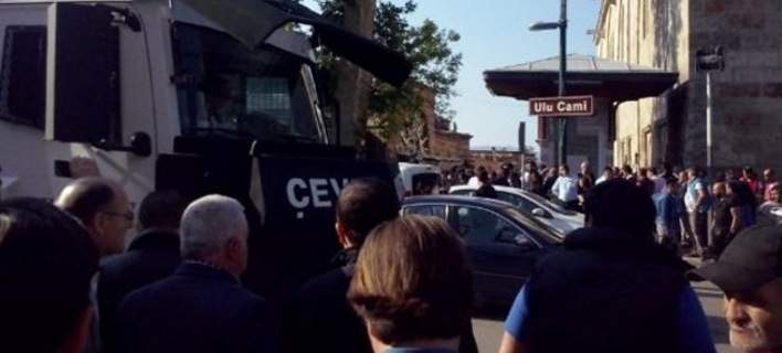 Έκρηξη κοντά σε ισλαμικό τέμενος στην Προύσα- Νεκρή η γυναίκα καμικάζι και 13 τραυματίες (φωτό) (upd)