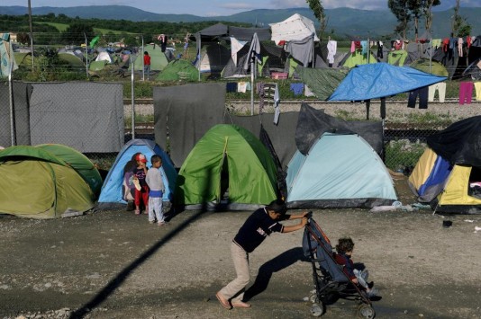 Ελλάδα μια χώρα καταδικασμένη: Κλείνουν εργοστάσια  και δημιουργούν στη θέση τους καταυλισμούς αλλοδαπών