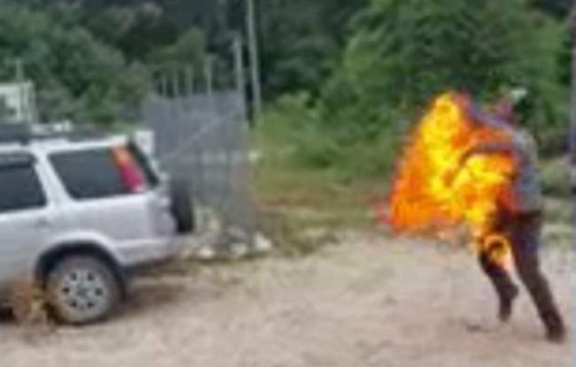 Πρόσφυγας αυτοπυρπολήθηκε για τις συνθήκες κράτησης σε hotspot της Αυστραλίας (βίντεο)