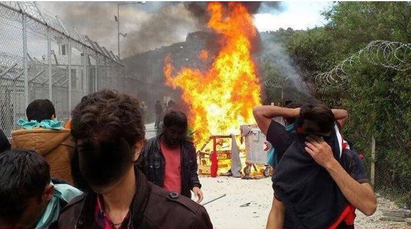 «Καζάνι που βράζει» το προσφυγικό: Ο Πειραιάς «βουλιάζει» και η Μυτιλήνη «φλέγεται»  (φωτό & βίντεο)