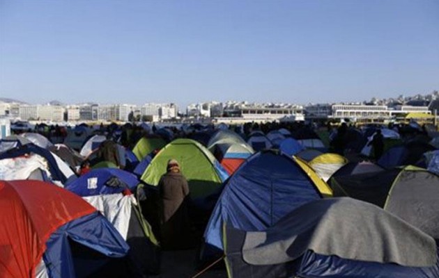 Εορτές του Πάσχα με τους παράνομους μετανάστες να «πλημμυρίζουν» το λιμάνι του Πειραιά