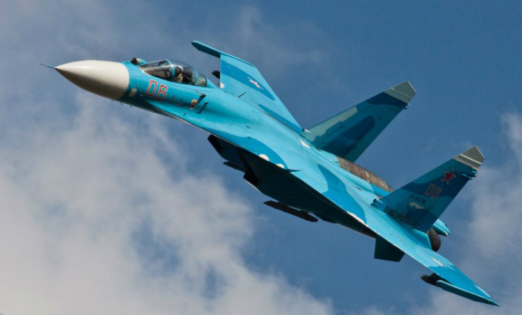 Ρωσικό Su-27 «τρόμαξε» αμερικανικό αναγνωριστικό