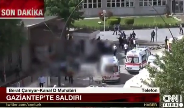 H στιγμή της της επίθεσης αυτοκτονίας σε αστυνομικό τμήμα στην Τουρκία- Δύο νεκροι και 22 τραυματίες (βίντεο) (upd)