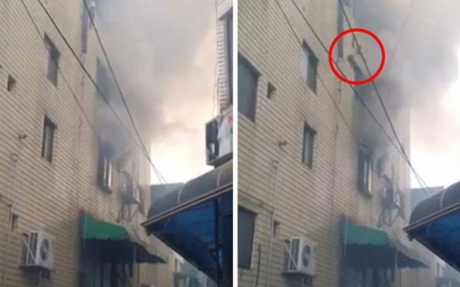 Νότια Κορέα: Μητέρα πέφτει από το παράθυρο με τα παιδιά της για να γλυτώσουν τις φλόγες (βίντεο)