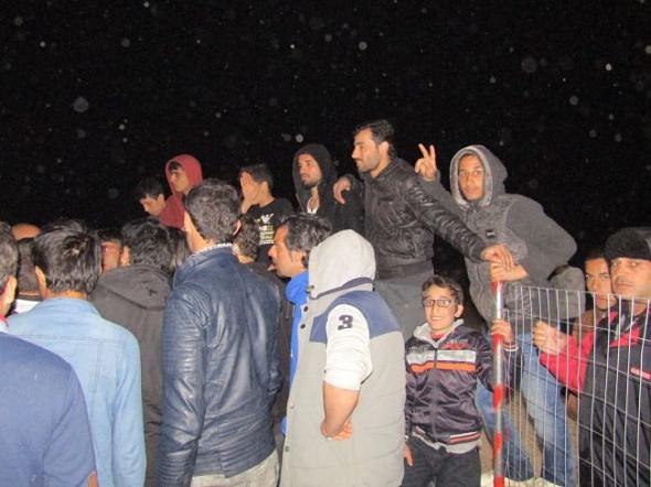 Σε πεδίο μάχης μετατράπηκε ο καταυλισμός προσφύγων στον Κατσικά