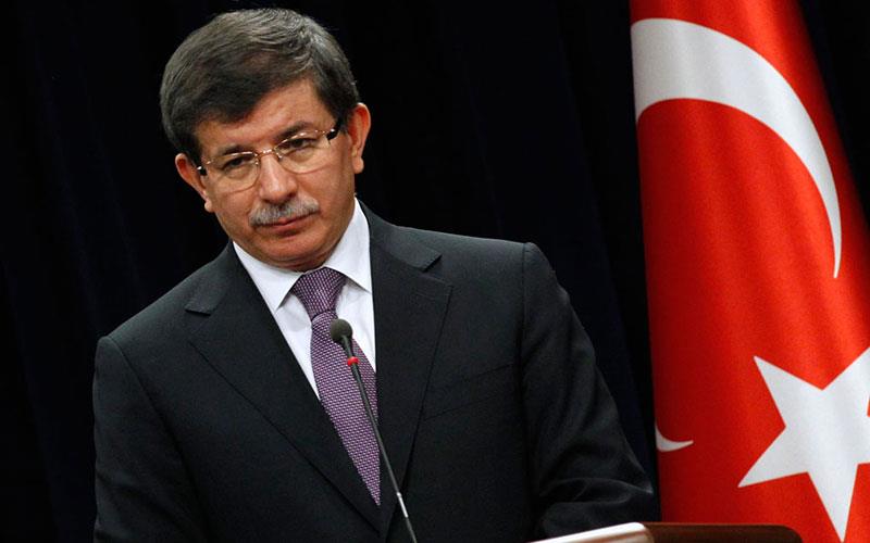 Ο Νταβούτογλου προσπαθεί να ηρεμήσει τον “Σουλτάνο”: “Δεν είπα τίποτα κακό για τον πρόεδρό μας”