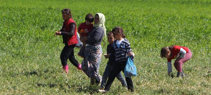 Θησαυρίζουν οι διακινητές στην Ειδομένη- Πόσα χρήματα παίρνουν από τους πρόσφυγες για να τους περάσουν στα σύνορα Σκοπίων- Σερβίας