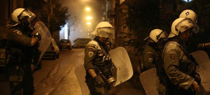 Χειροπέδες σε 14 άτομα για τα επεισόδια σε Σύνταγμα και Εξάρχεια