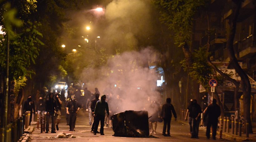 Πεδίο μάχης τα Εξάρχεια – Εννέα προσαγωγές από την ΕΛΑΣ (βίντεο)