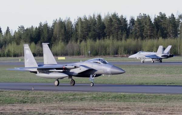 8 F-15C της αμερικανικής αεροπορίας στην Φινλανδία για κοινές ασκήσεις [βίντεο]