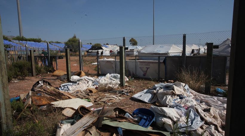 Κάτω από συνθήκες απόλυτης εξαθλίωσης διαβιούν οι πρόσφυγες του Ελληνικού (φωτό)