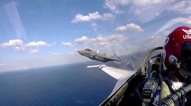 Βίντεο: Το F-35 επιδεικνύει την εκπληκτική ικανότητά του για πτήση σε μεγάλες γωνίες προσβολής