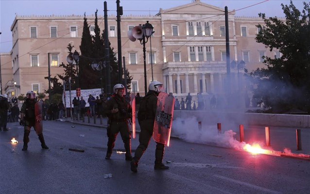 Απομακρύνθηκαν τέσσερις αστυνομικοί των ΥΑΤ μετά τα επεισόδια της Κυριακής